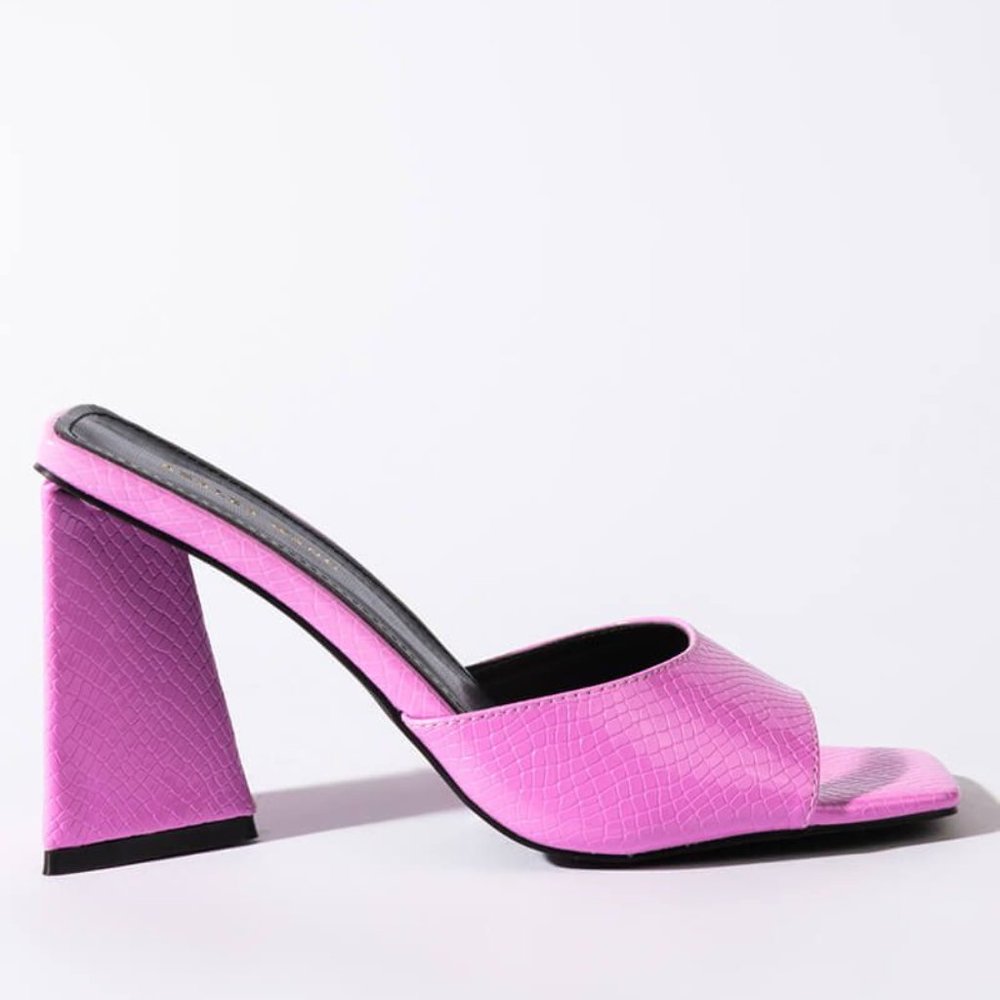 SHOP FOOTWEAR FASHION 101: SIZE 7.5 10 at SATURDAY SHOE CLEARANCE AUCTION - Picture 8 of 8
